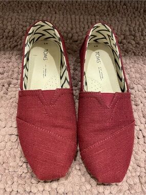TOMS Women's Slip-On Moccasins in Burgundy Canvas
